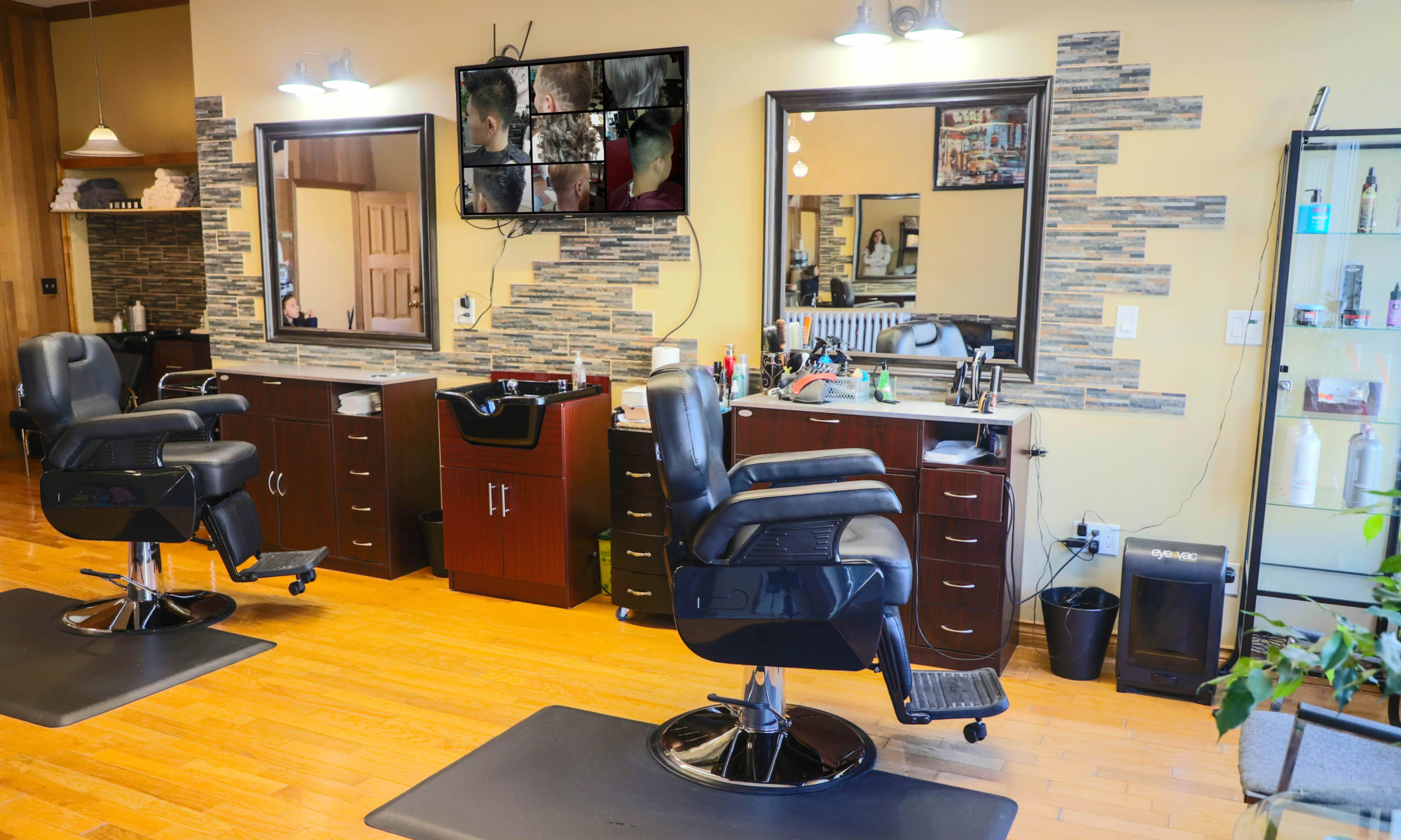Prestige Niagara Barber Shop offers quality men's and women's haircuts